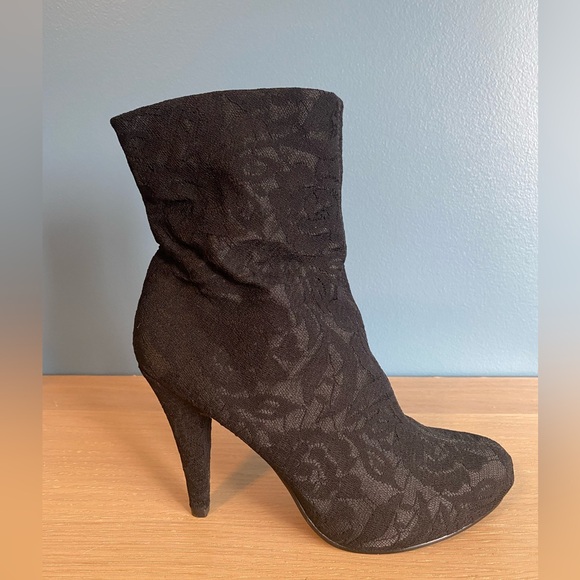 Black Floral Lace Boots - Picture 7 of 10